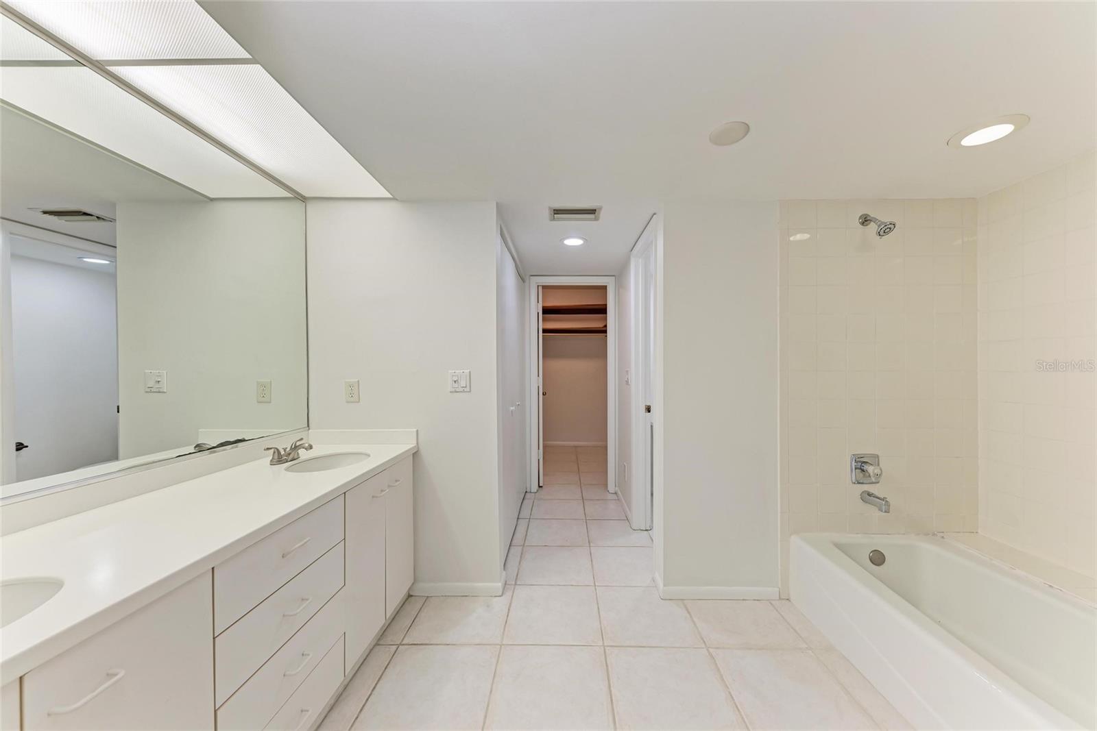 CENTRAL PARK - Residential Lease