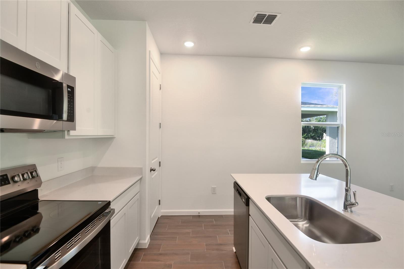 SEASONS AT SHORES OF LAKE DELL - Residential