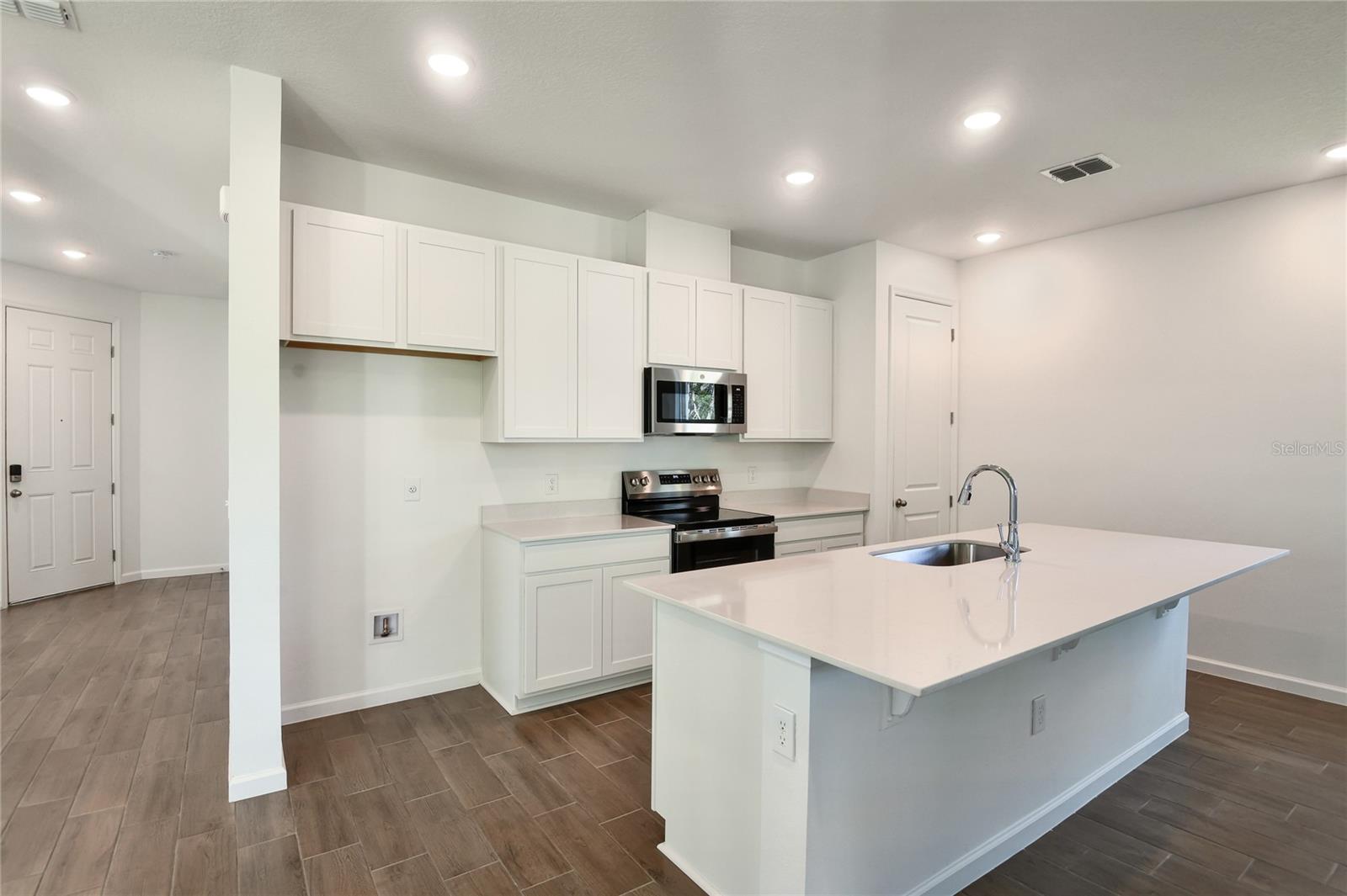 SEASONS AT SHORES OF LAKE DELL - Residential