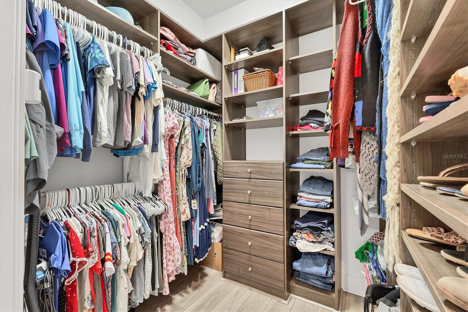 LEGENDS BAY - Residential