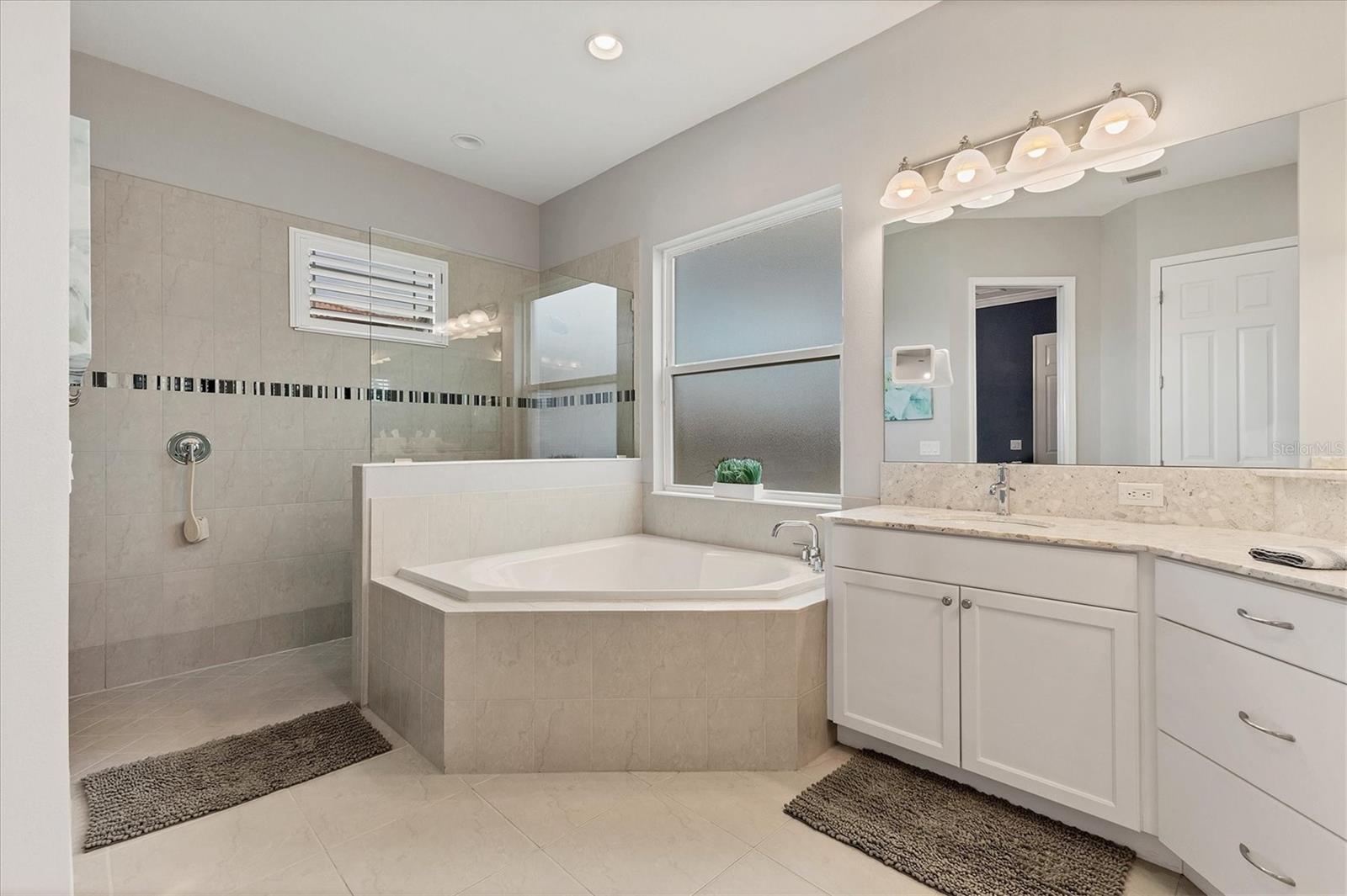 LEGENDS BAY - Residential