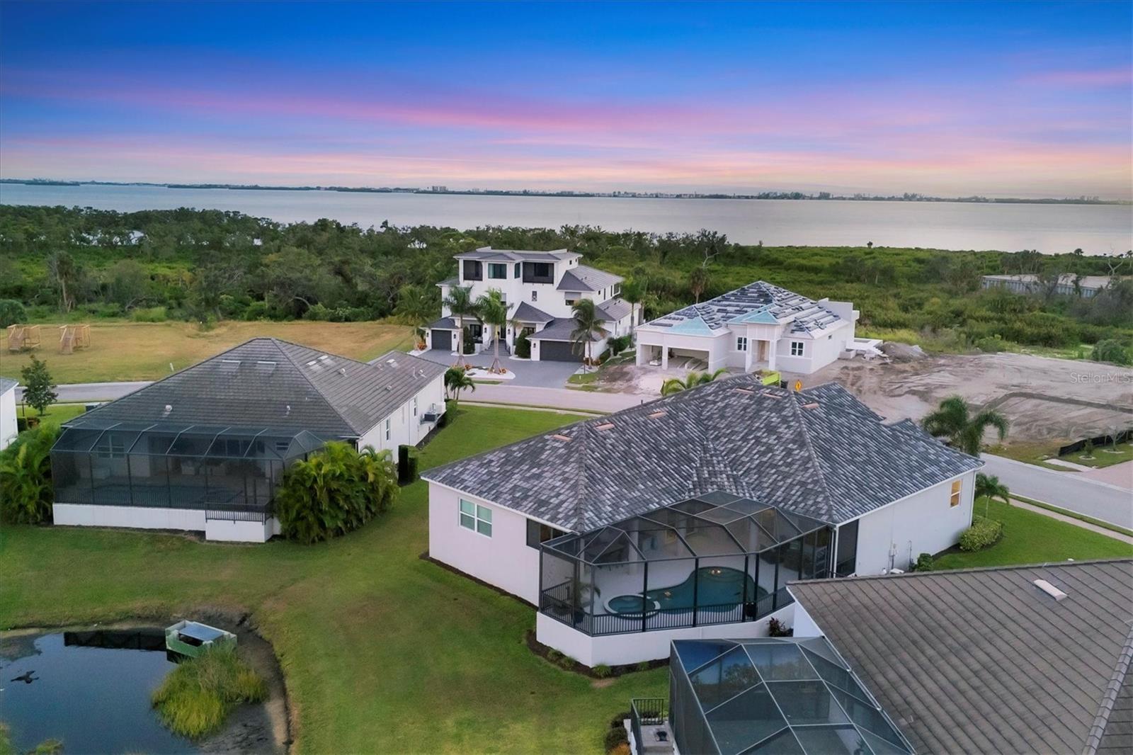 LEGENDS BAY - Residential