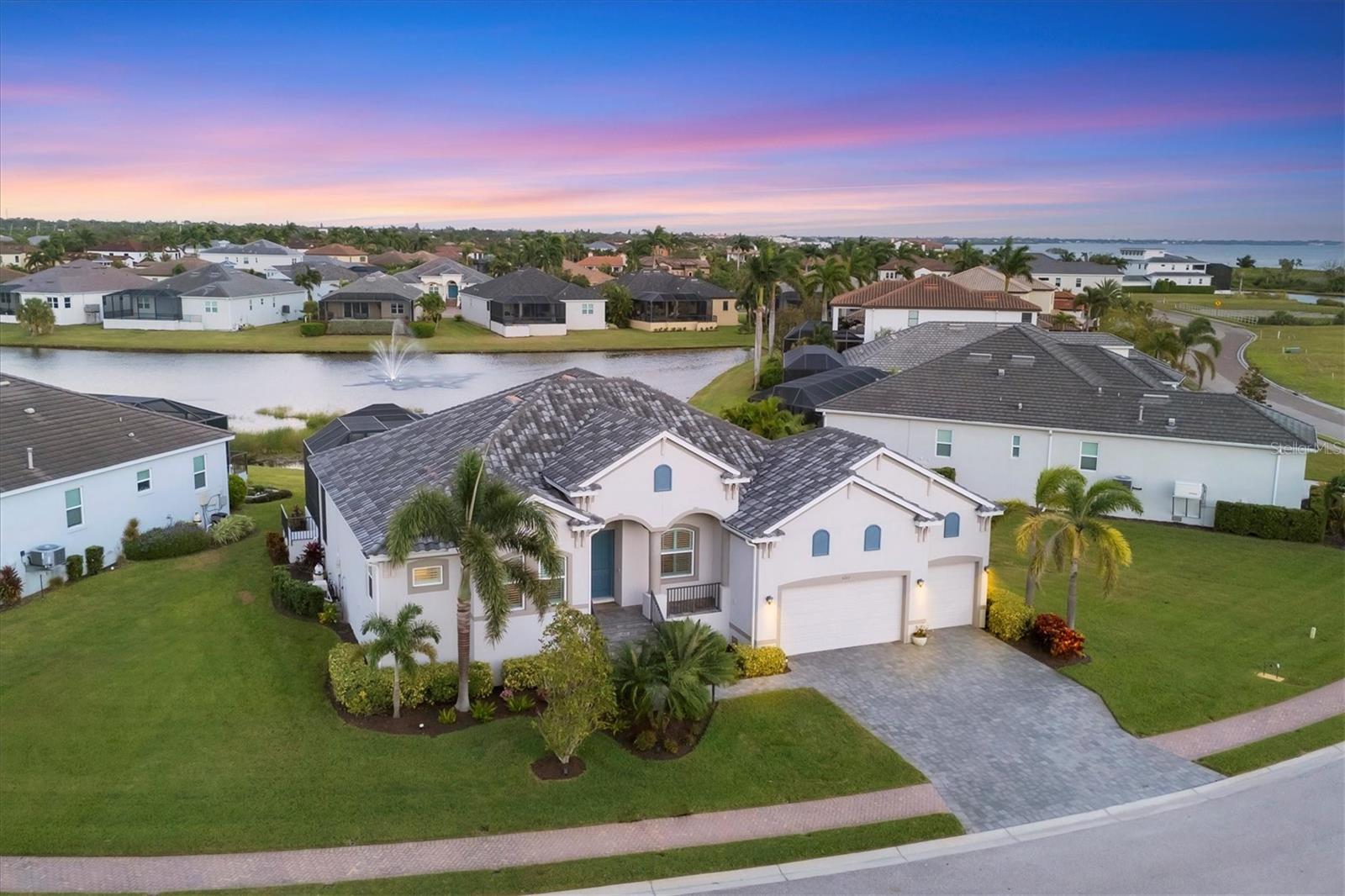 LEGENDS BAY - Residential