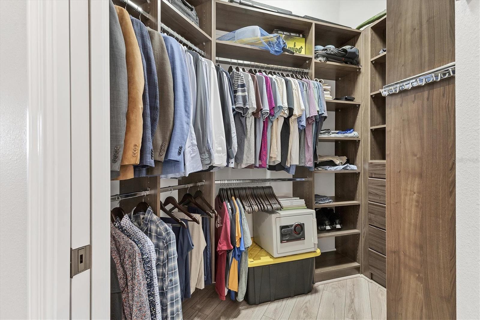 LEGENDS BAY - Residential