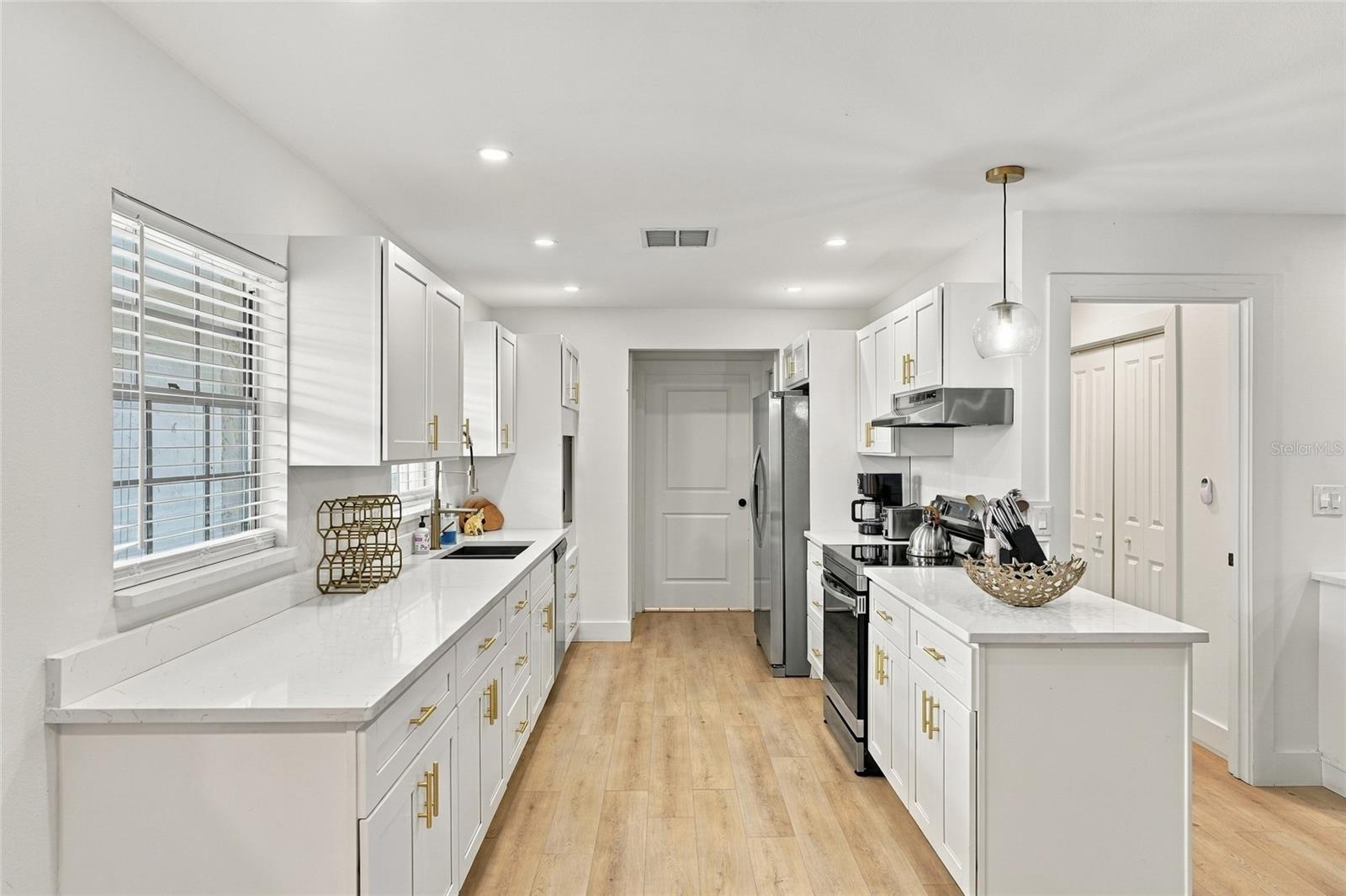 2710 21ST AVENUE W