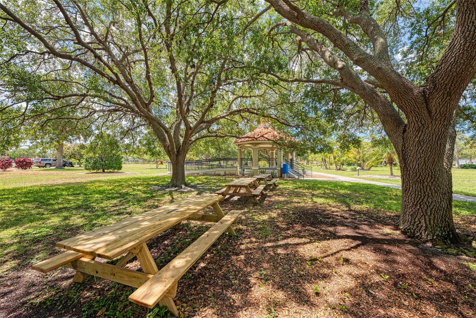 GULF BREEZE - Residential