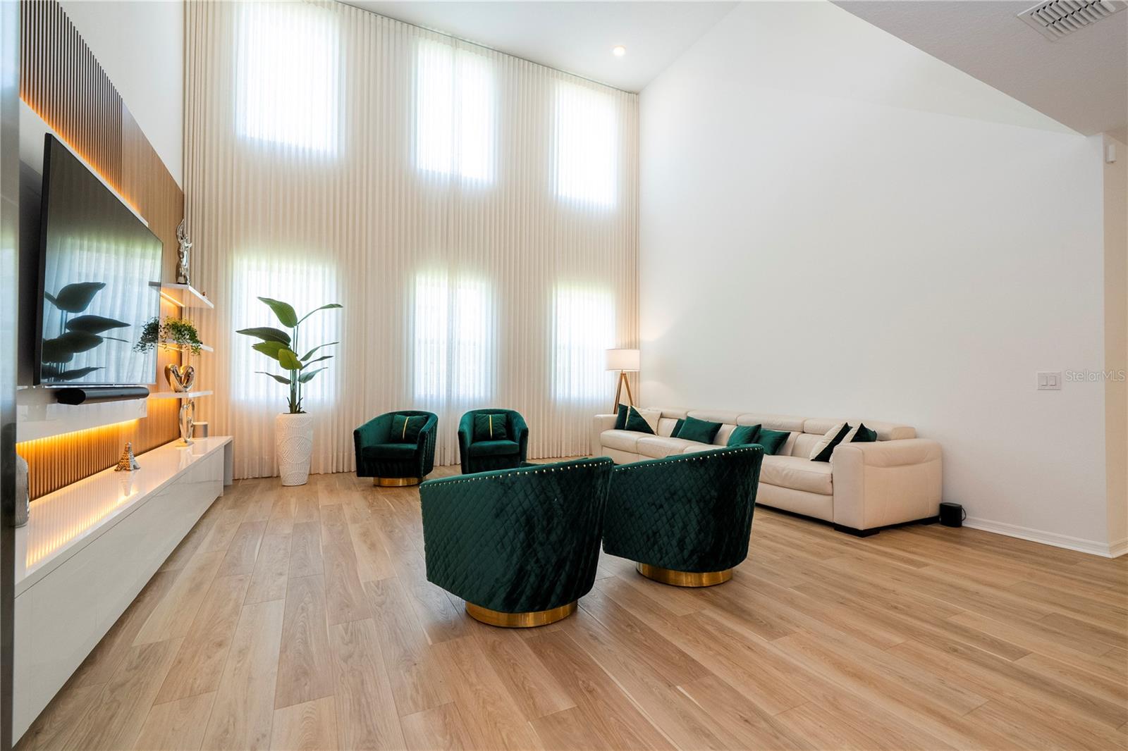 NORTHLAKE/OVATION PH 1 - Residential Lease