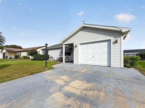 Tiny photo for 1222 Santos Place, Lady Lake, FL 32159 (MLS # G5114161)