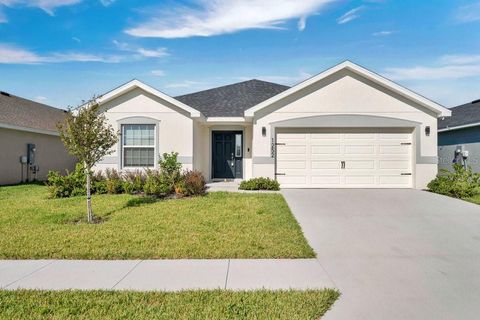 Photo of 1252 Mezzavalle Way, Auburndale, FL 33823 (MLS # TB8422216)