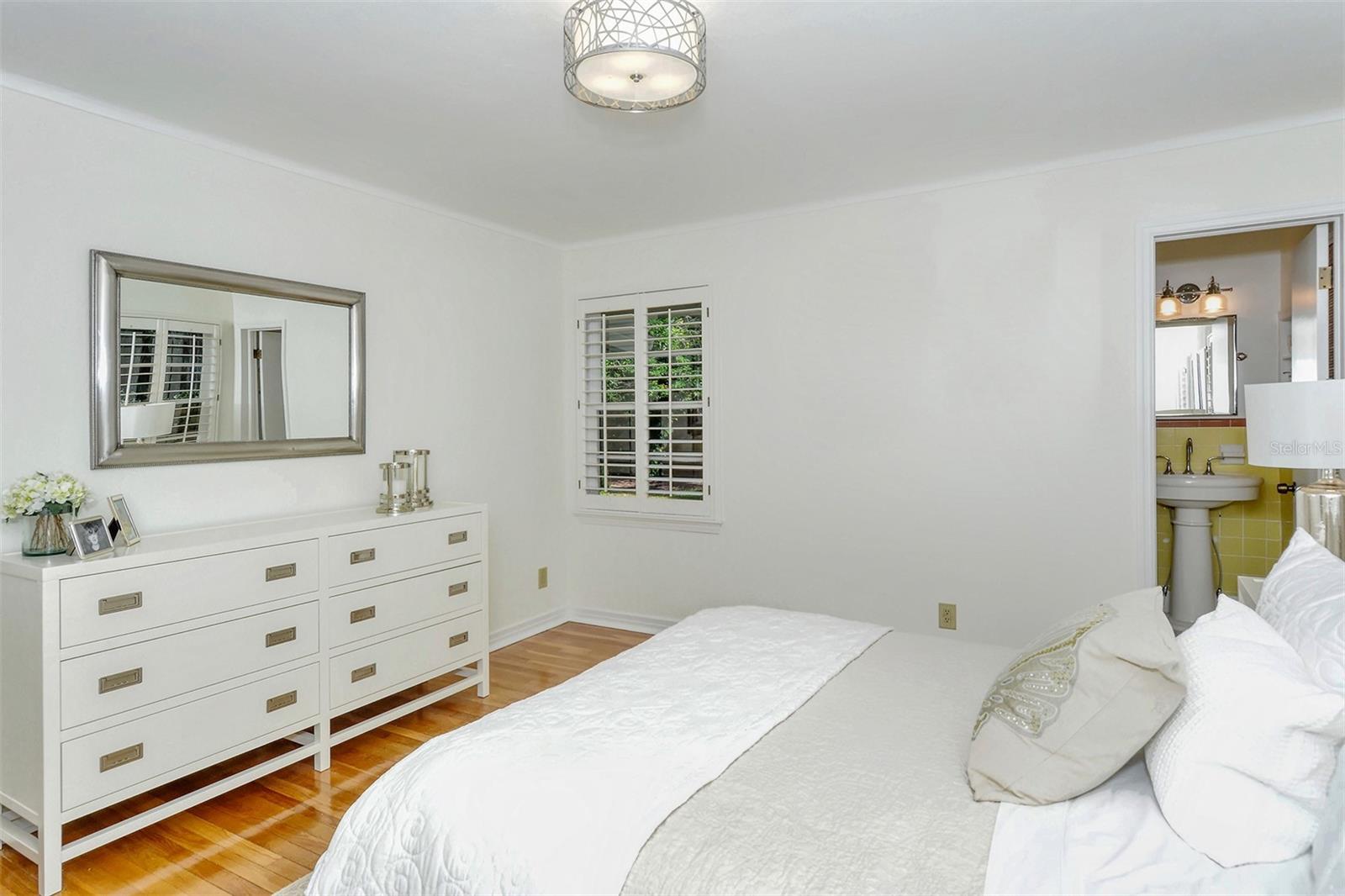 MIDWOOD MANOR - Residential