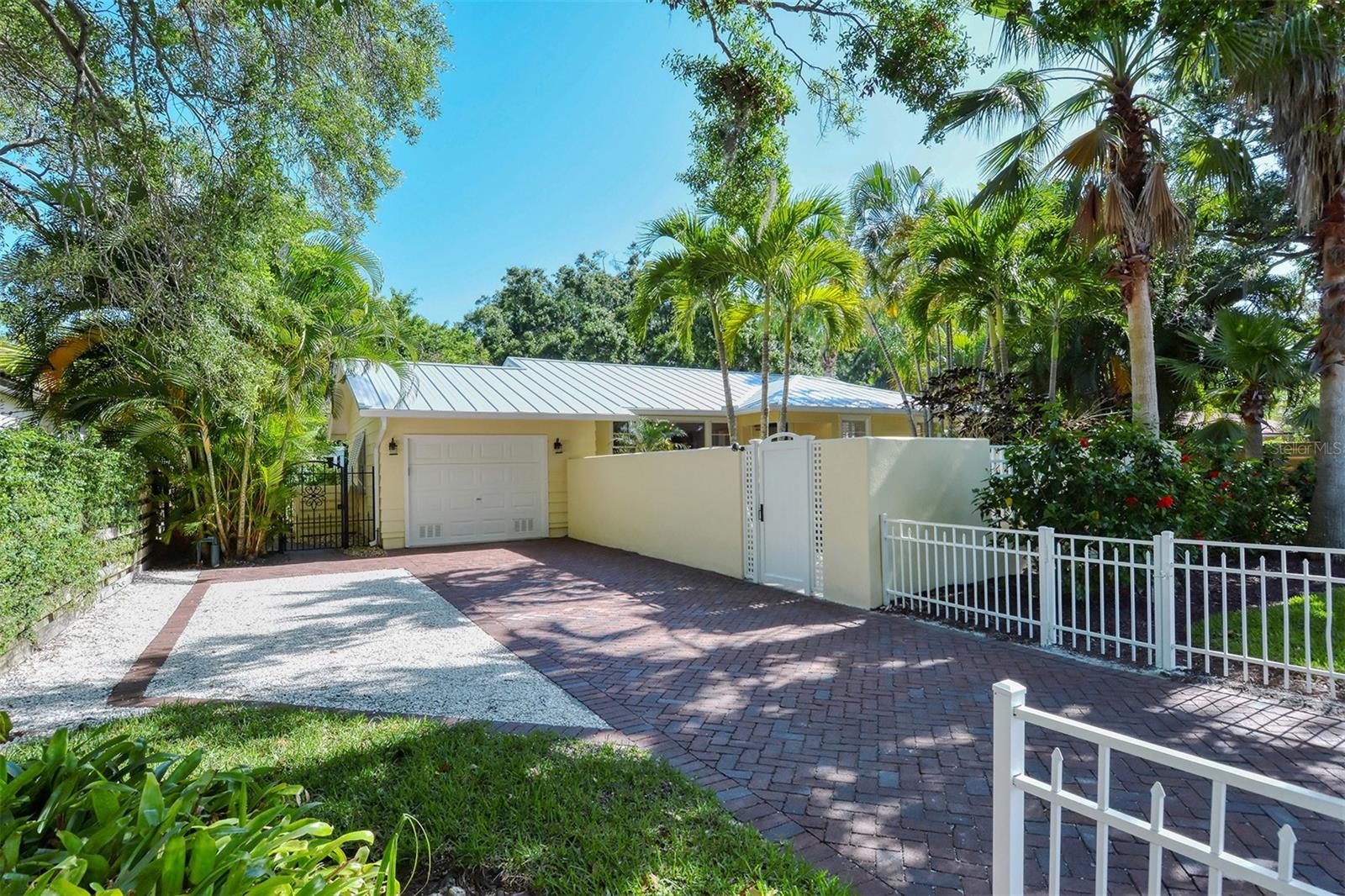 MIDWOOD MANOR - Residential