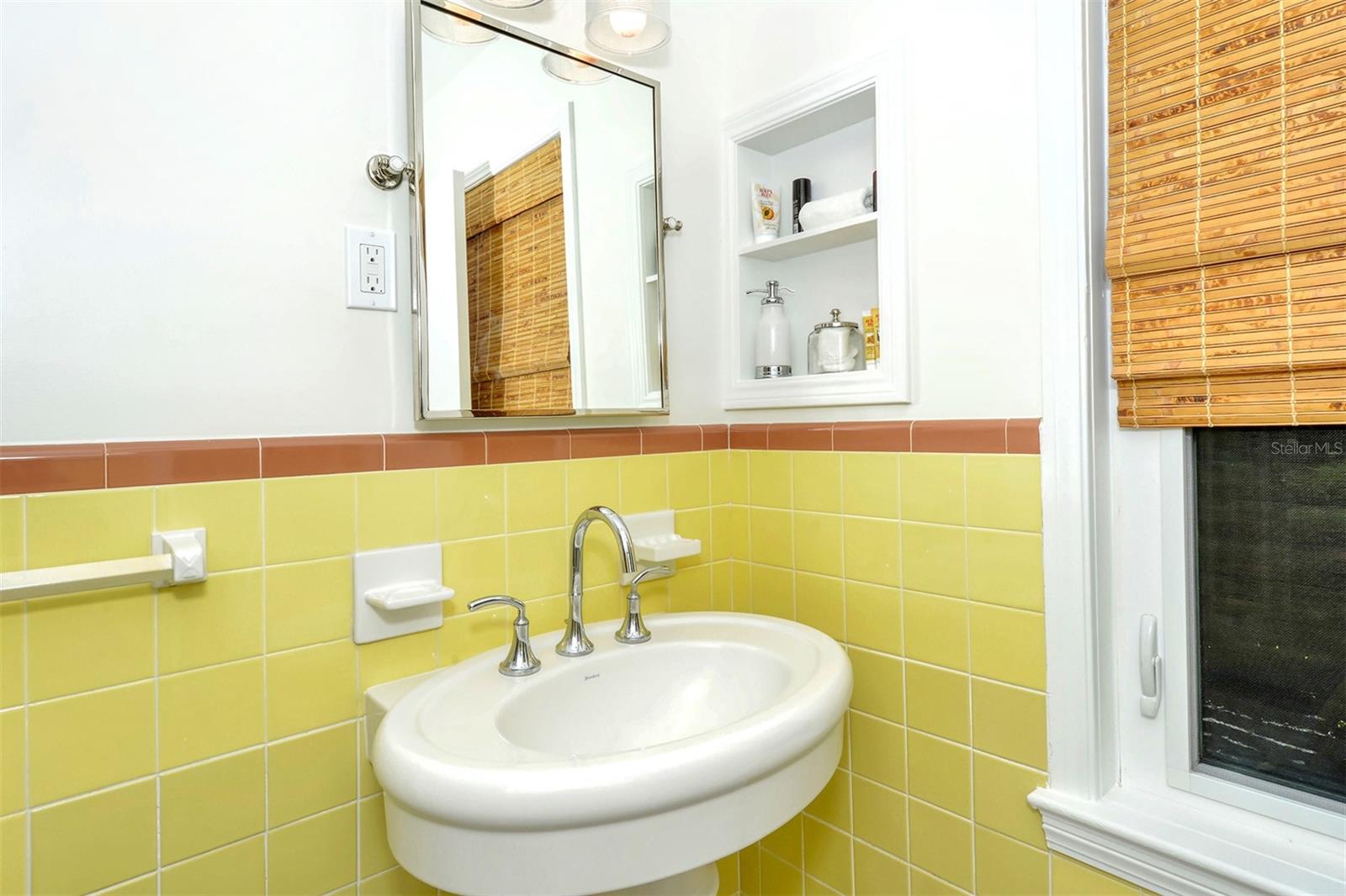 MIDWOOD MANOR - Residential