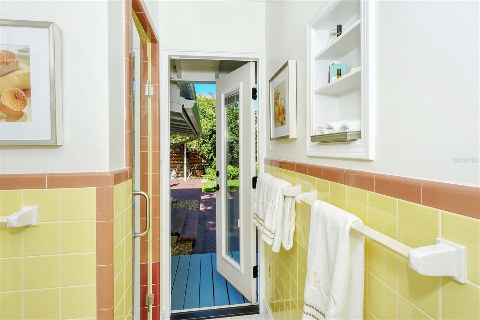 MIDWOOD MANOR - Residential