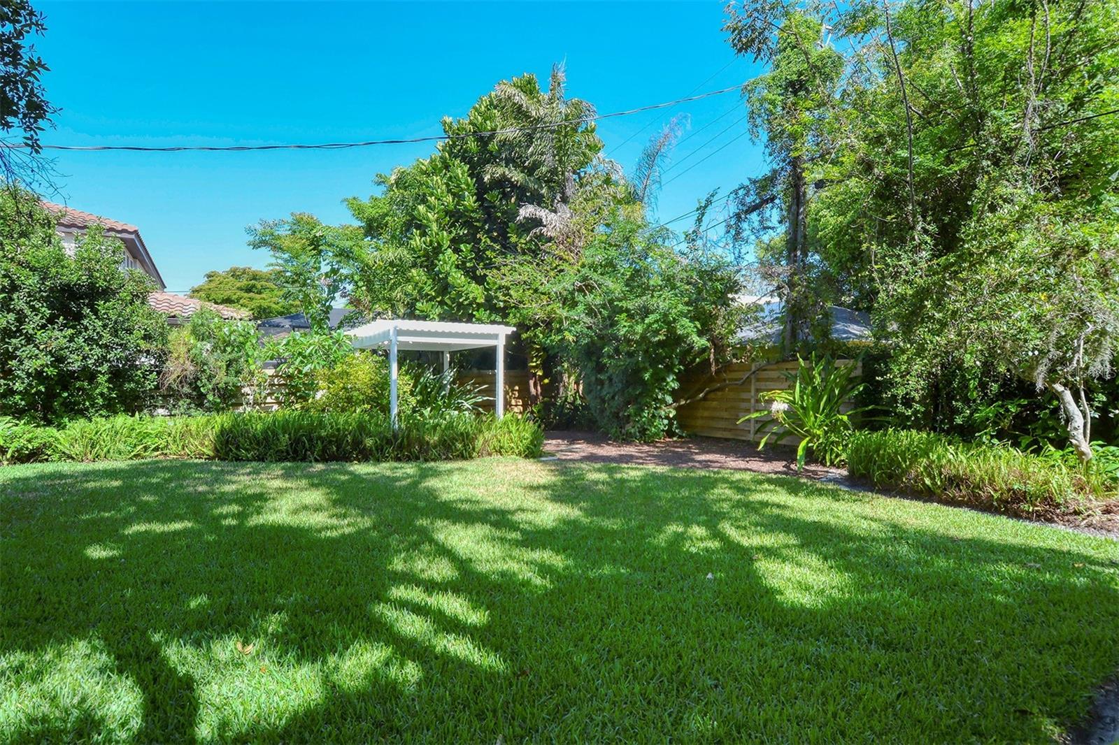 MIDWOOD MANOR - Residential