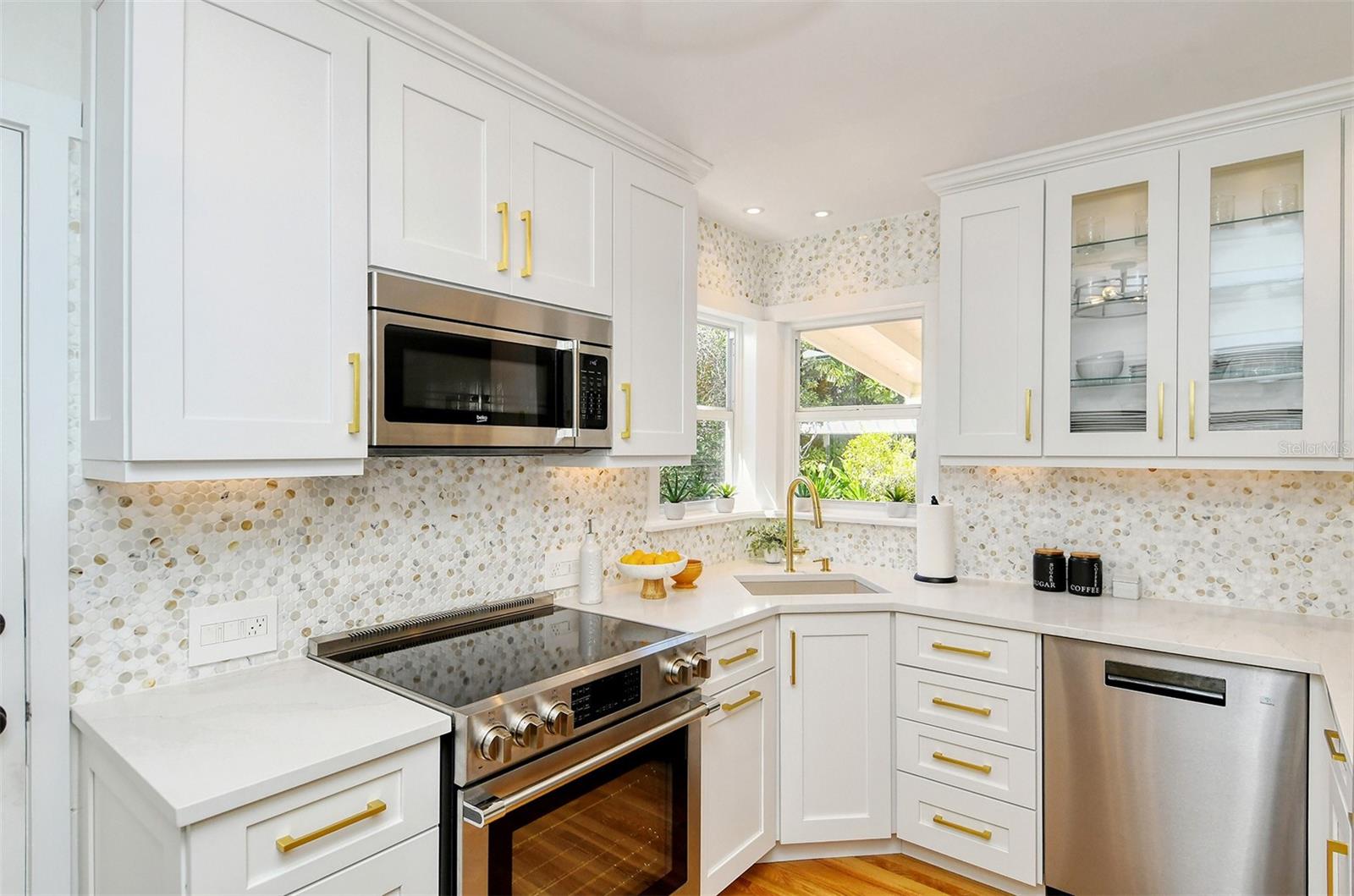 MIDWOOD MANOR - Residential