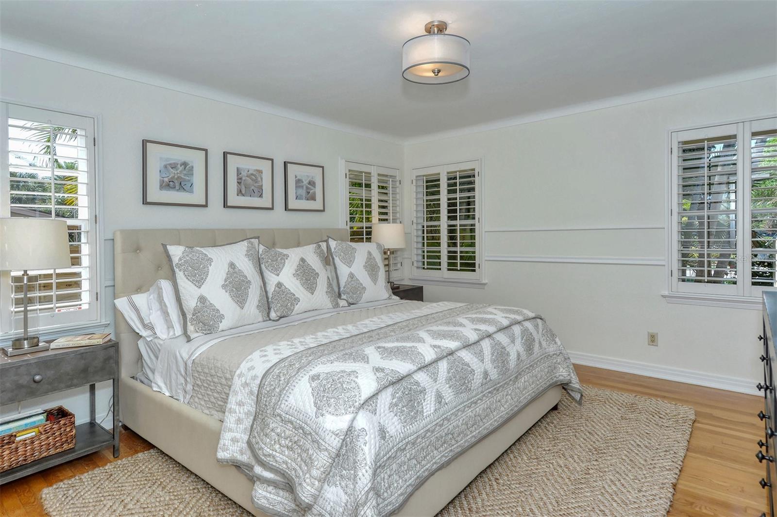 MIDWOOD MANOR - Residential