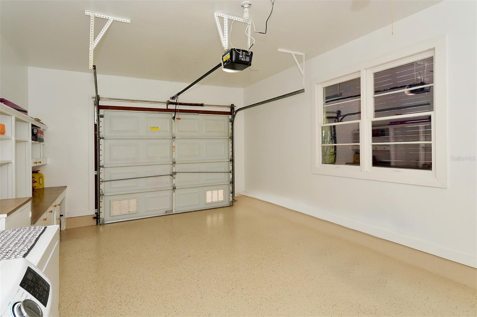 MIDWOOD MANOR - Residential