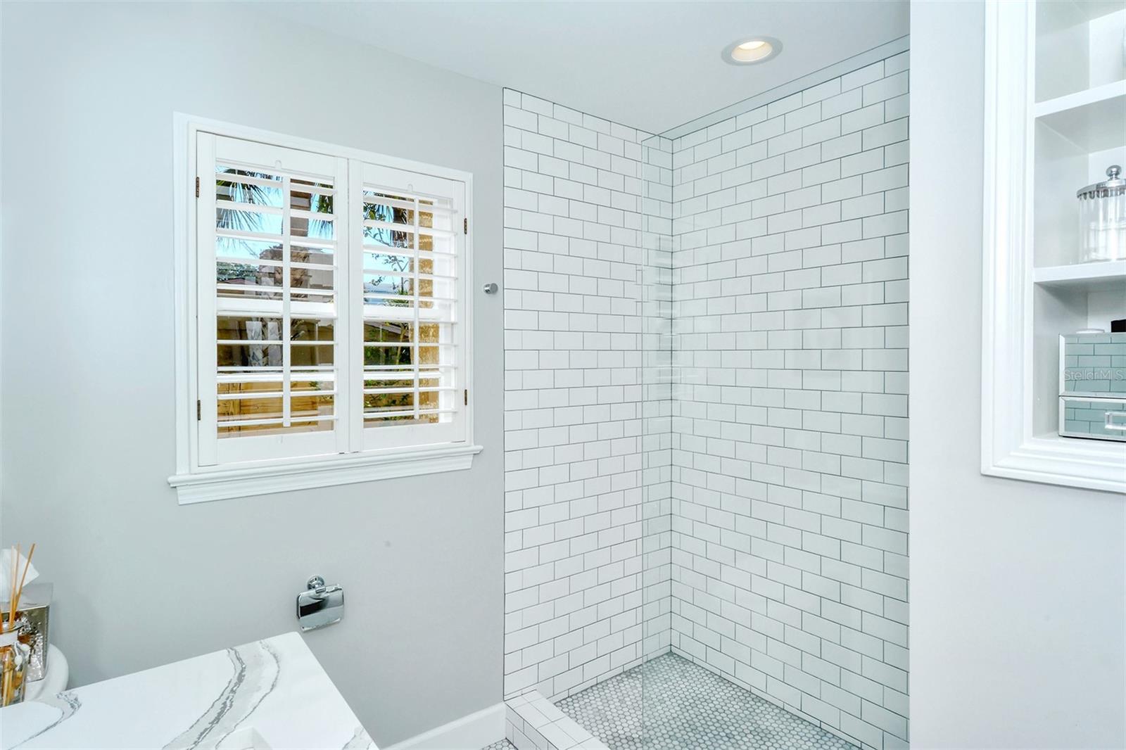 MIDWOOD MANOR - Residential