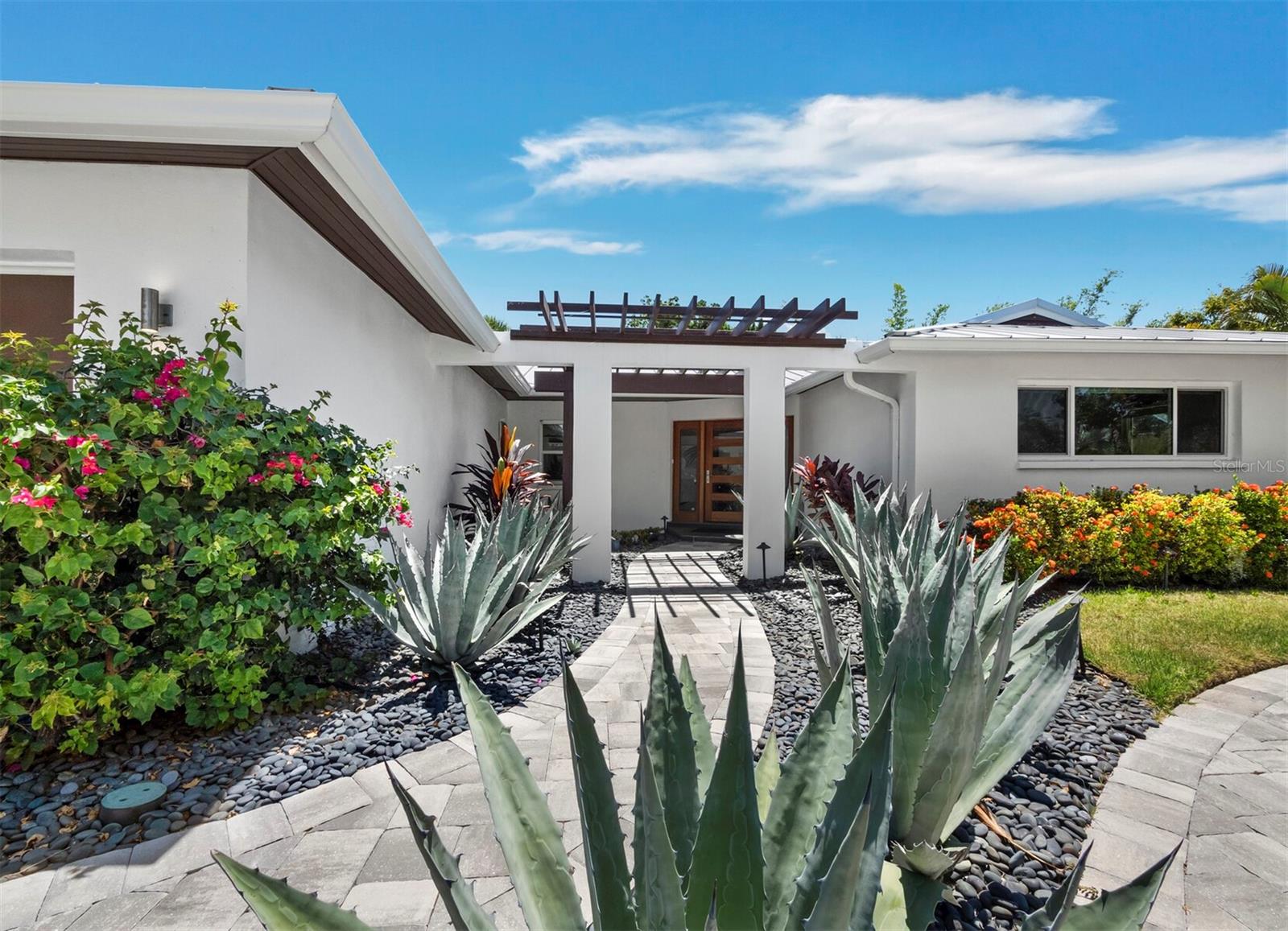 622 TROPICAL CIRCLE