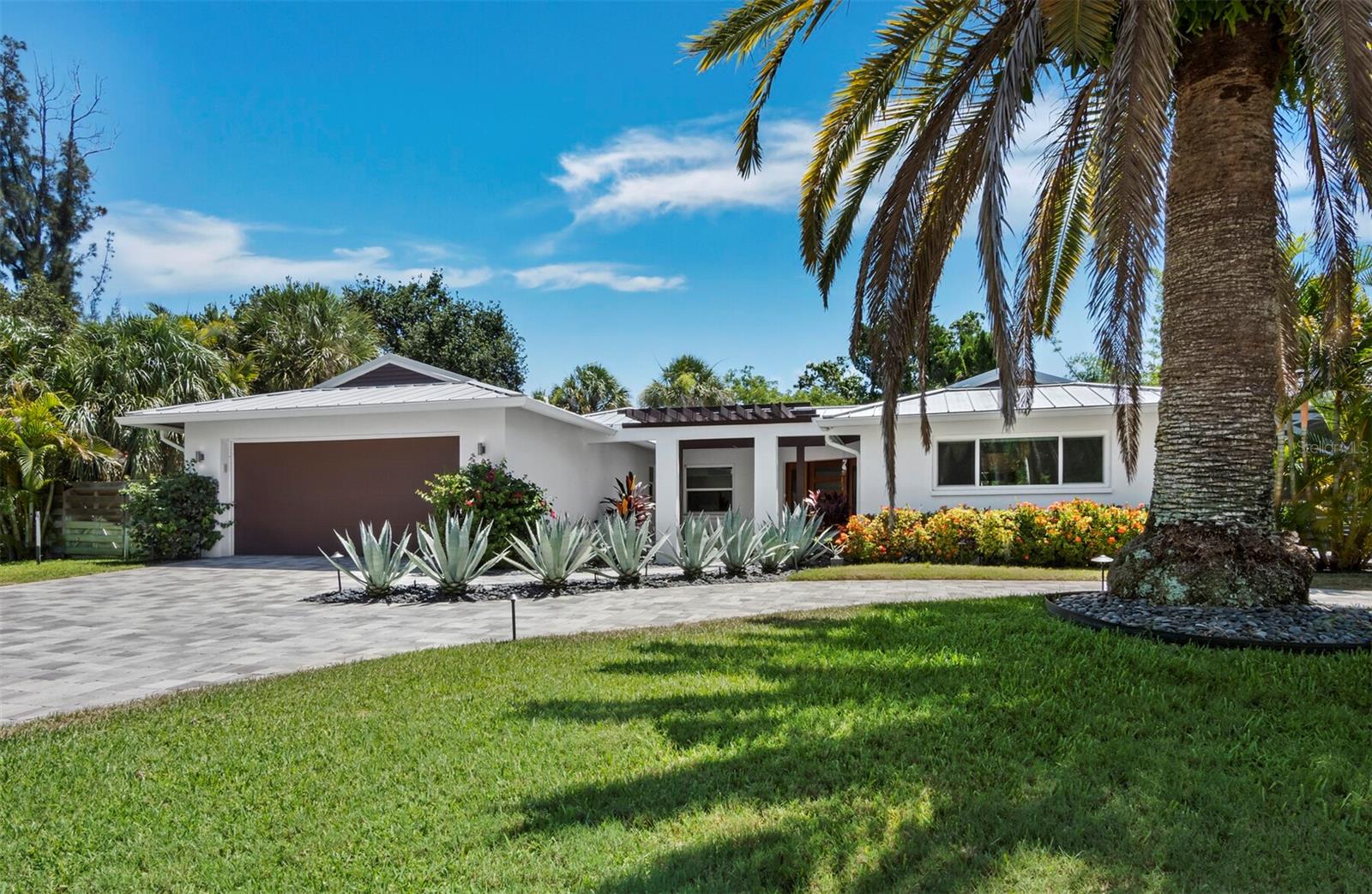 622 TROPICAL CIRCLE