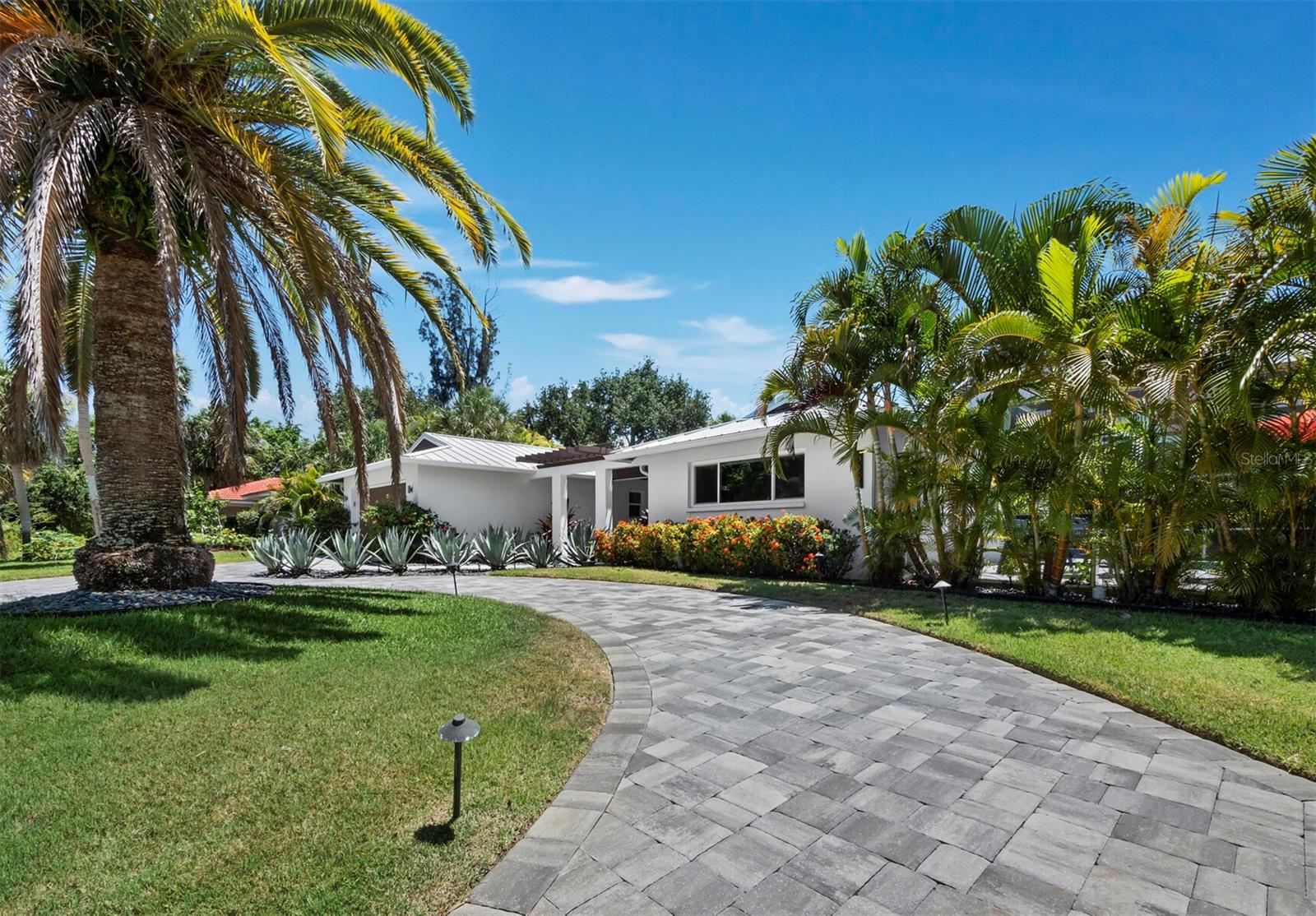 622 TROPICAL CIRCLE