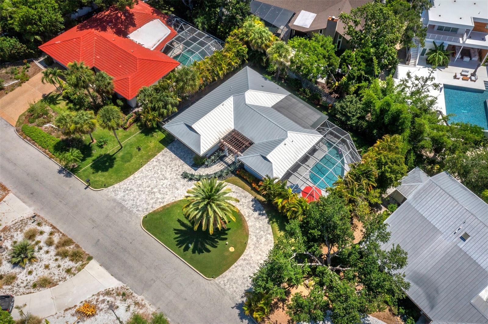 622 TROPICAL CIRCLE