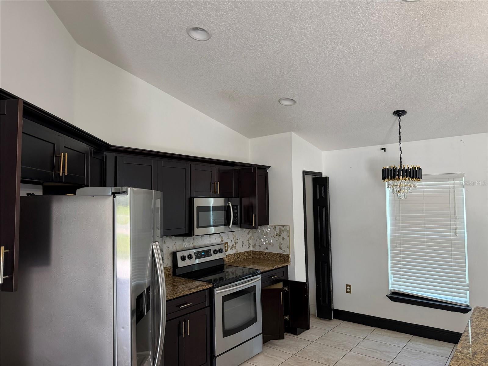 4 WILLOW LANE
