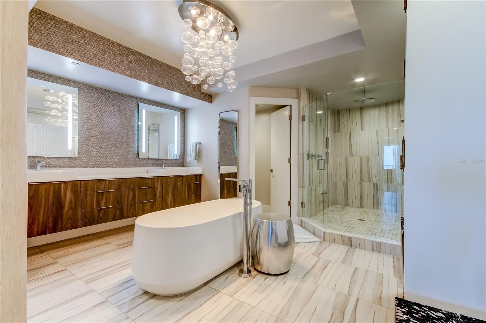 ONELLA CONDO - Residential