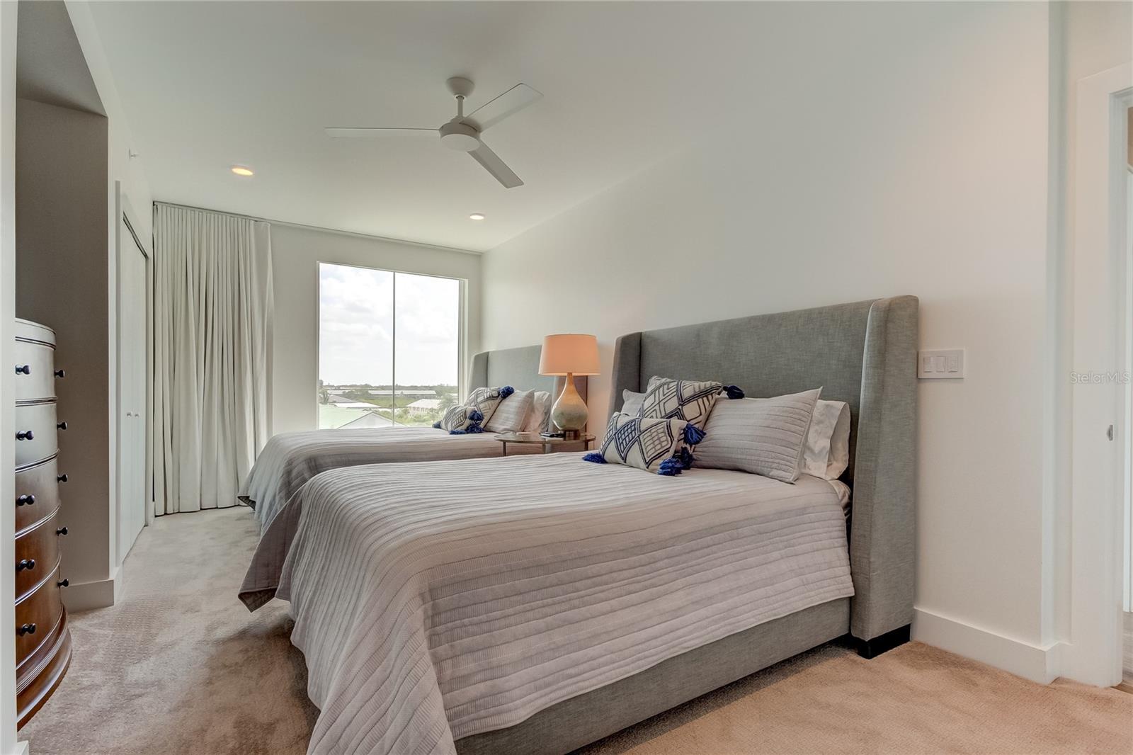 ONELLA CONDO - Residential