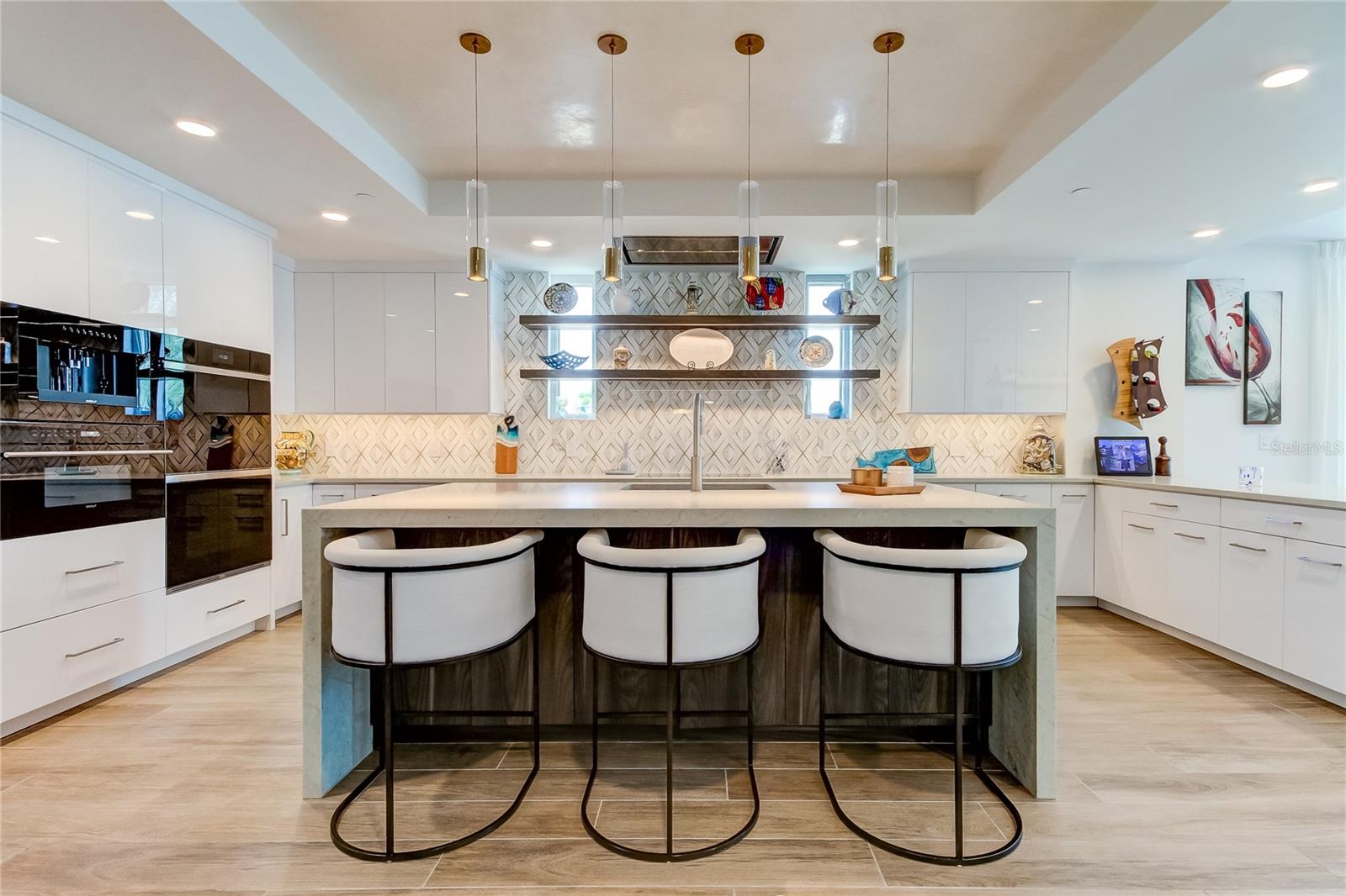 ONELLA CONDO - Residential