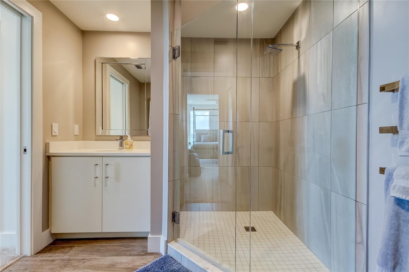 ONELLA CONDO - Residential