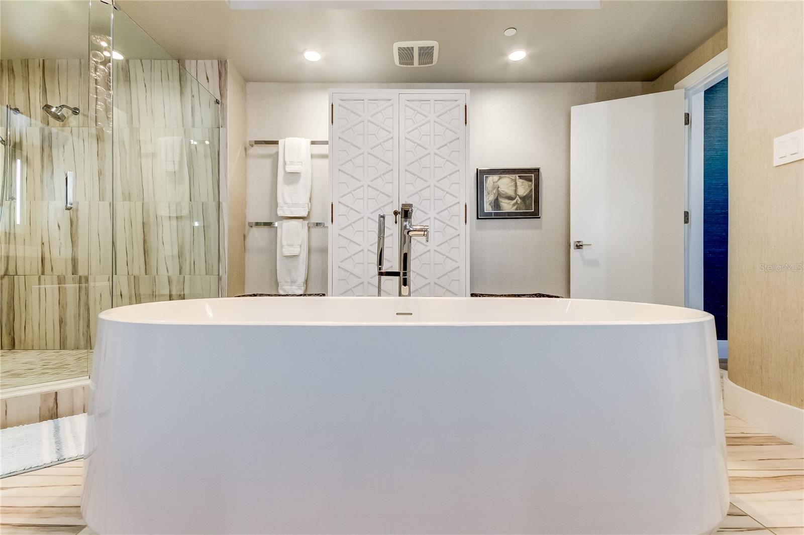 ONELLA CONDO - Residential