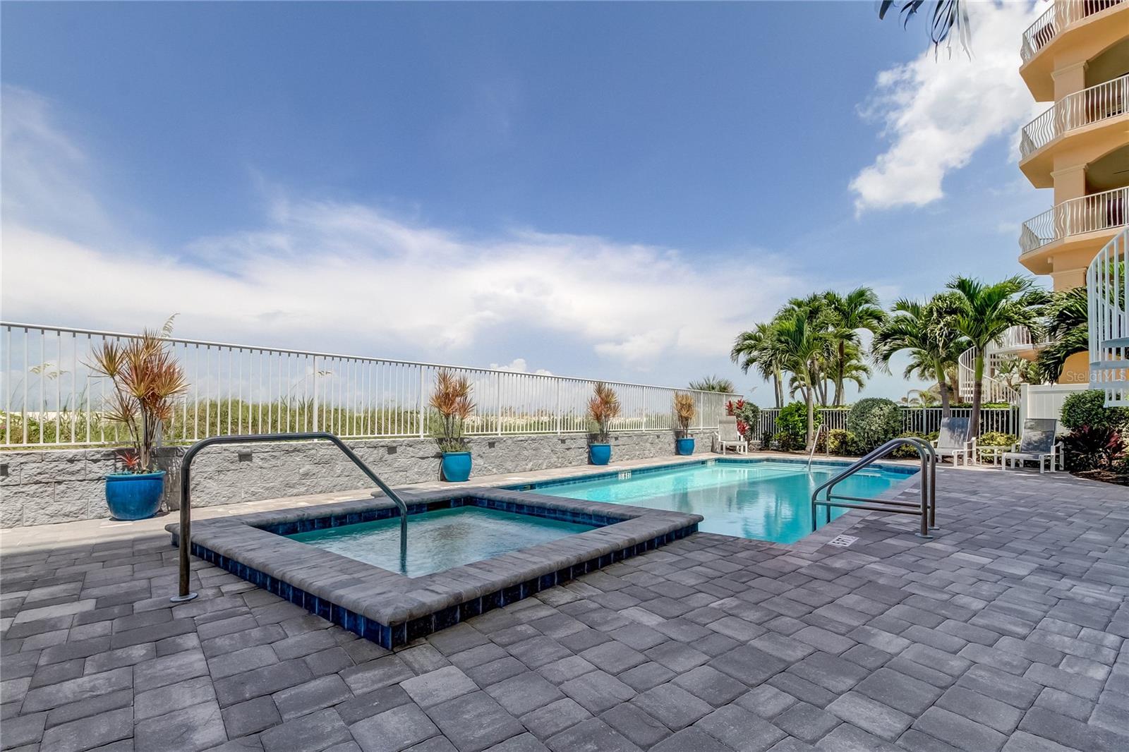 ONELLA CONDO - Residential