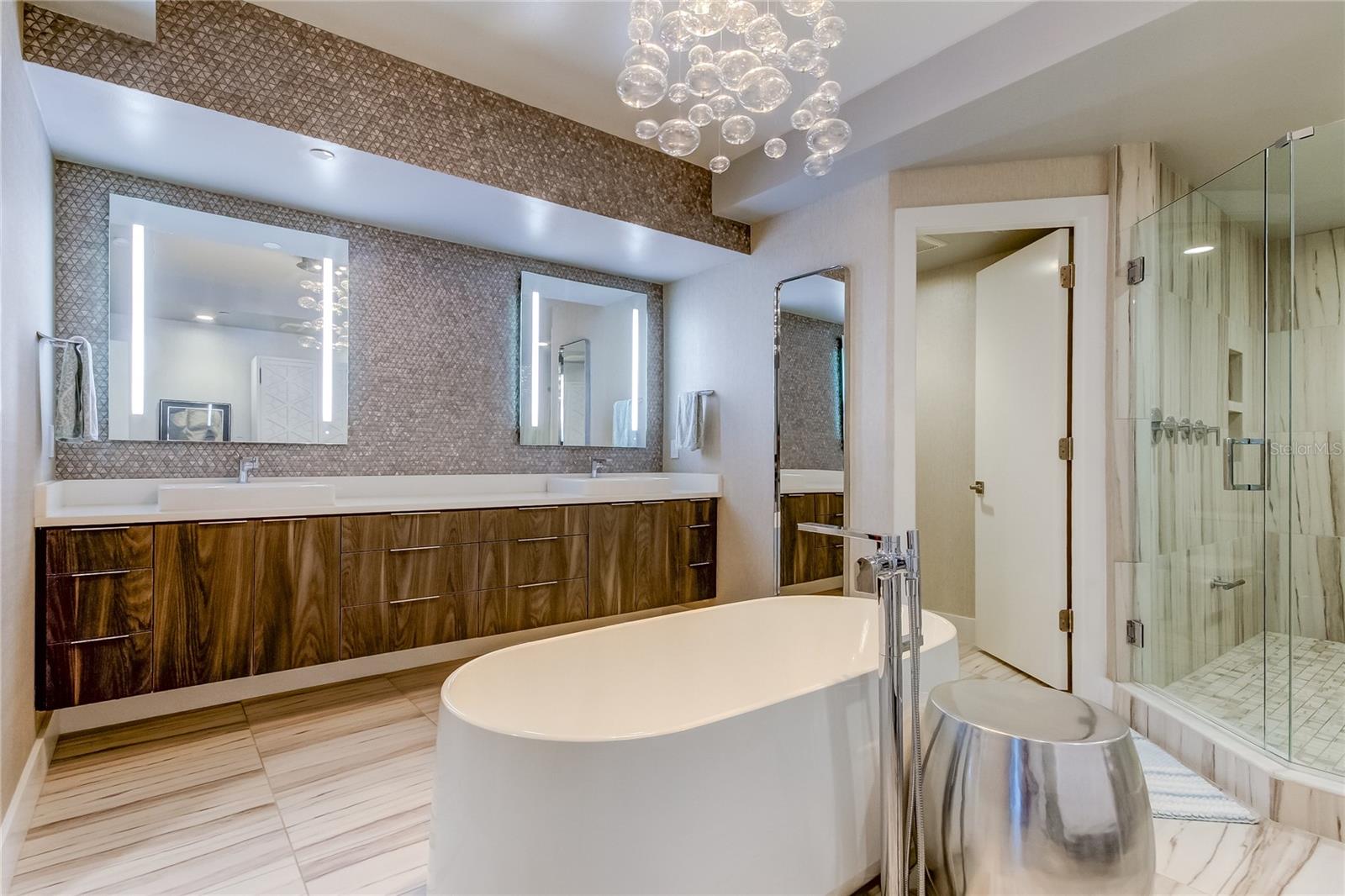 ONELLA CONDO - Residential