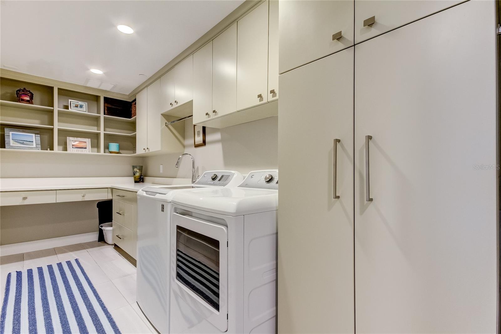 ONELLA CONDO - Residential