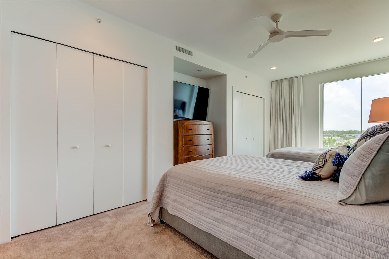 ONELLA CONDO - Residential