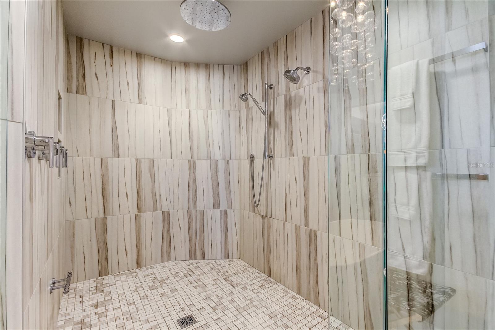 ONELLA CONDO - Residential