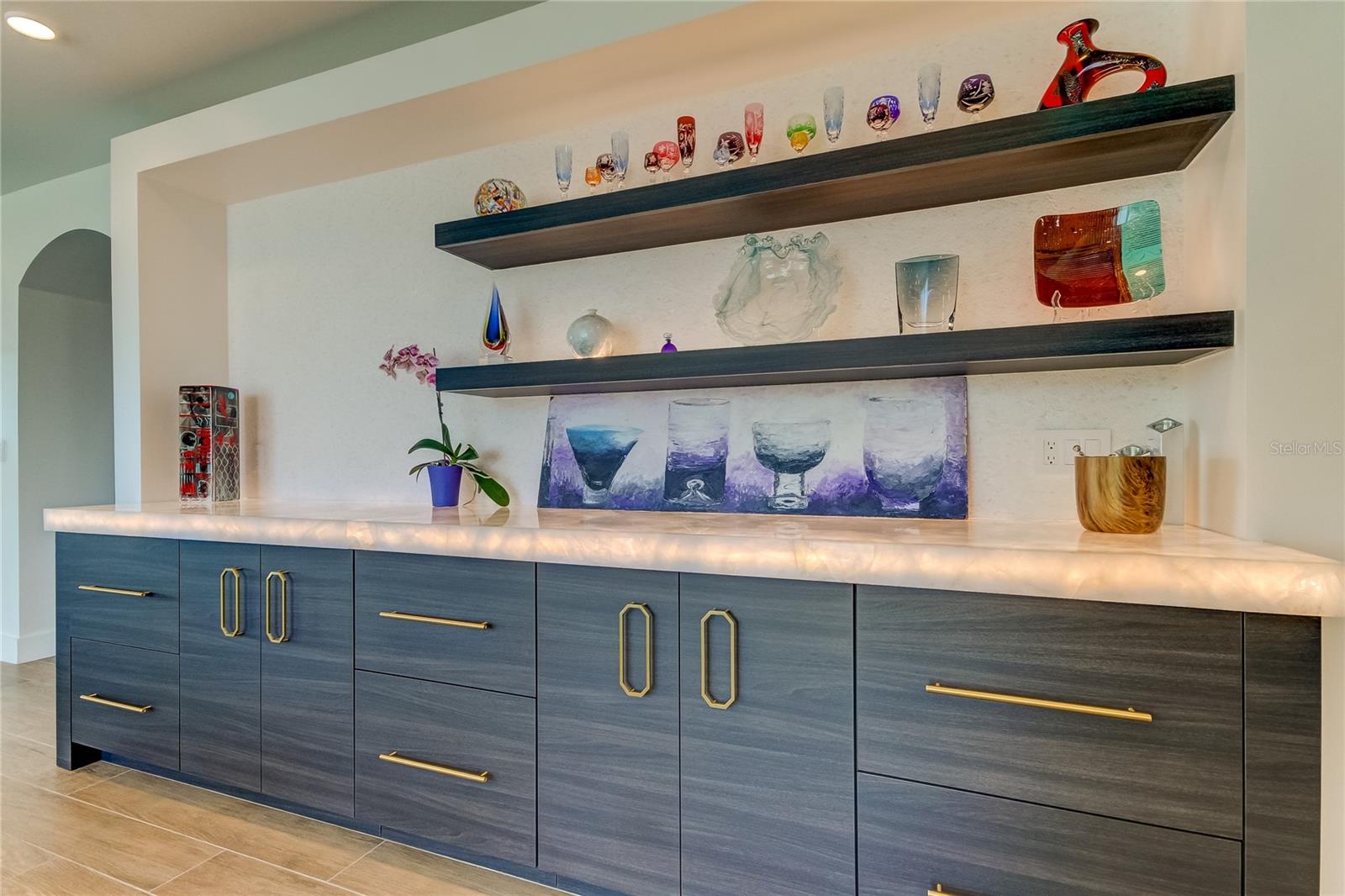 ONELLA CONDO - Residential