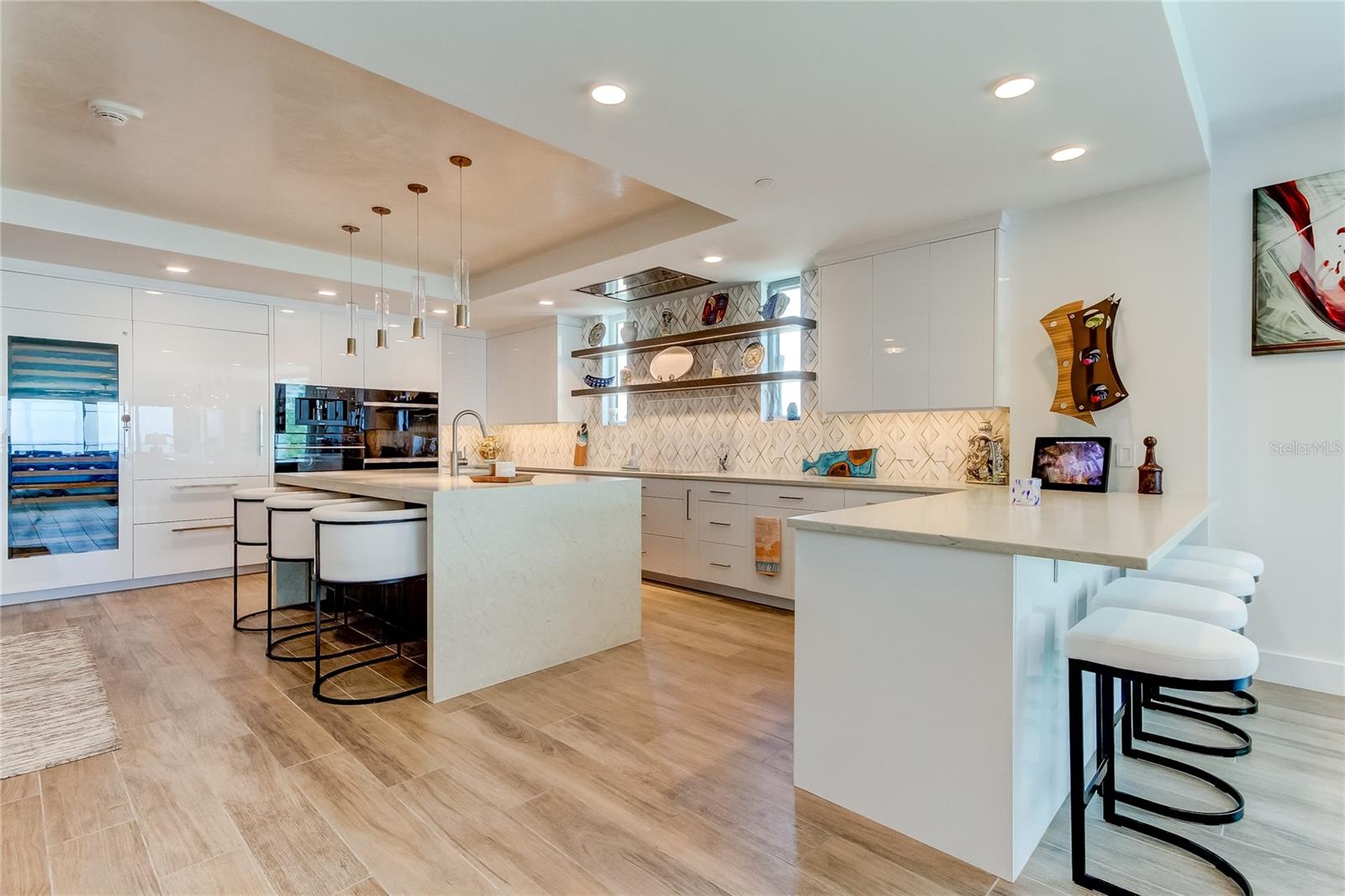 ONELLA CONDO - Residential