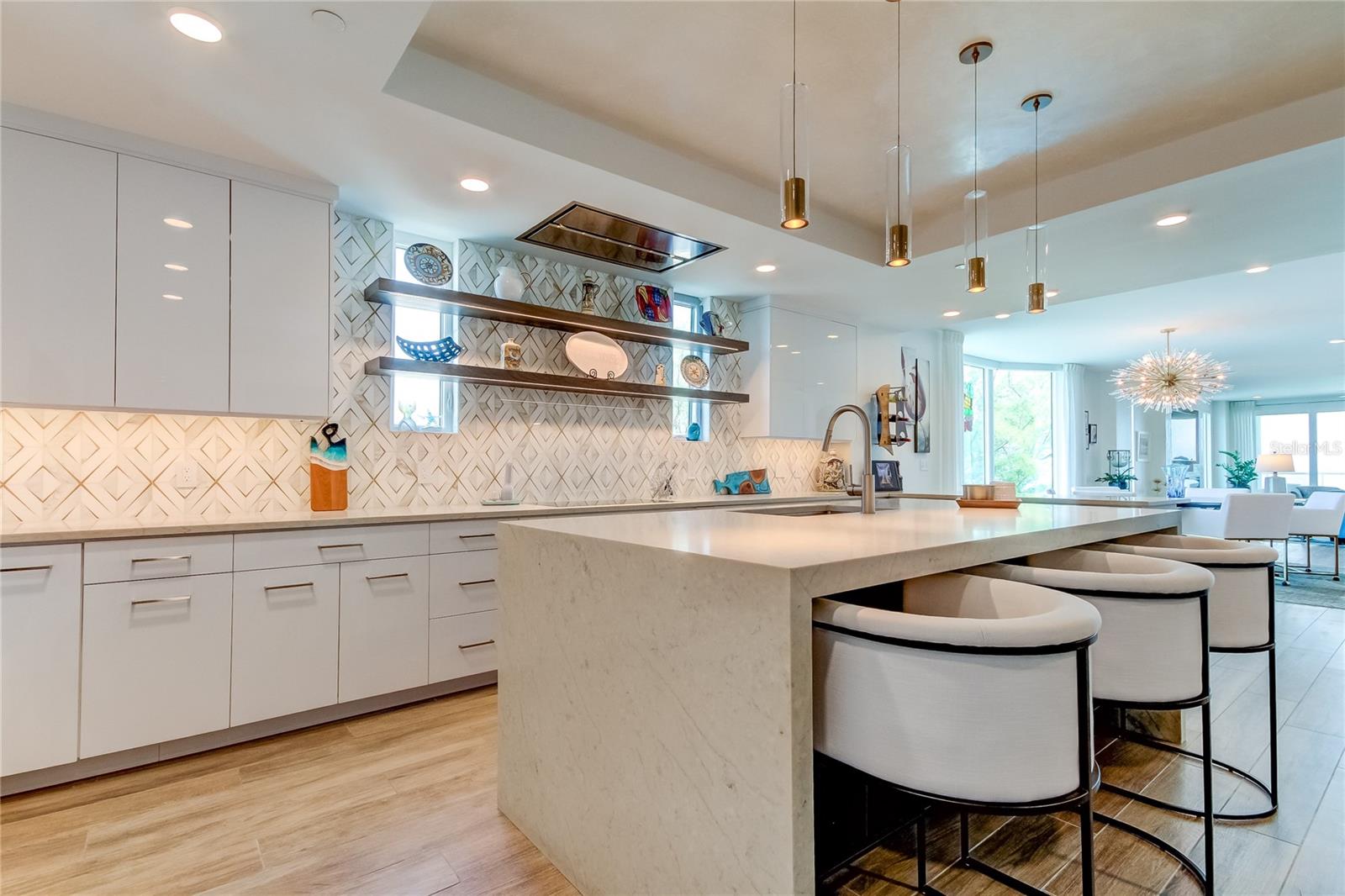 ONELLA CONDO - Residential