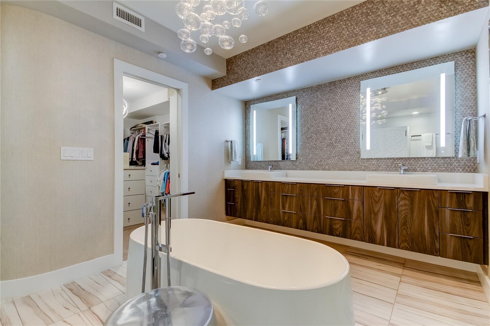 ONELLA CONDO - Residential