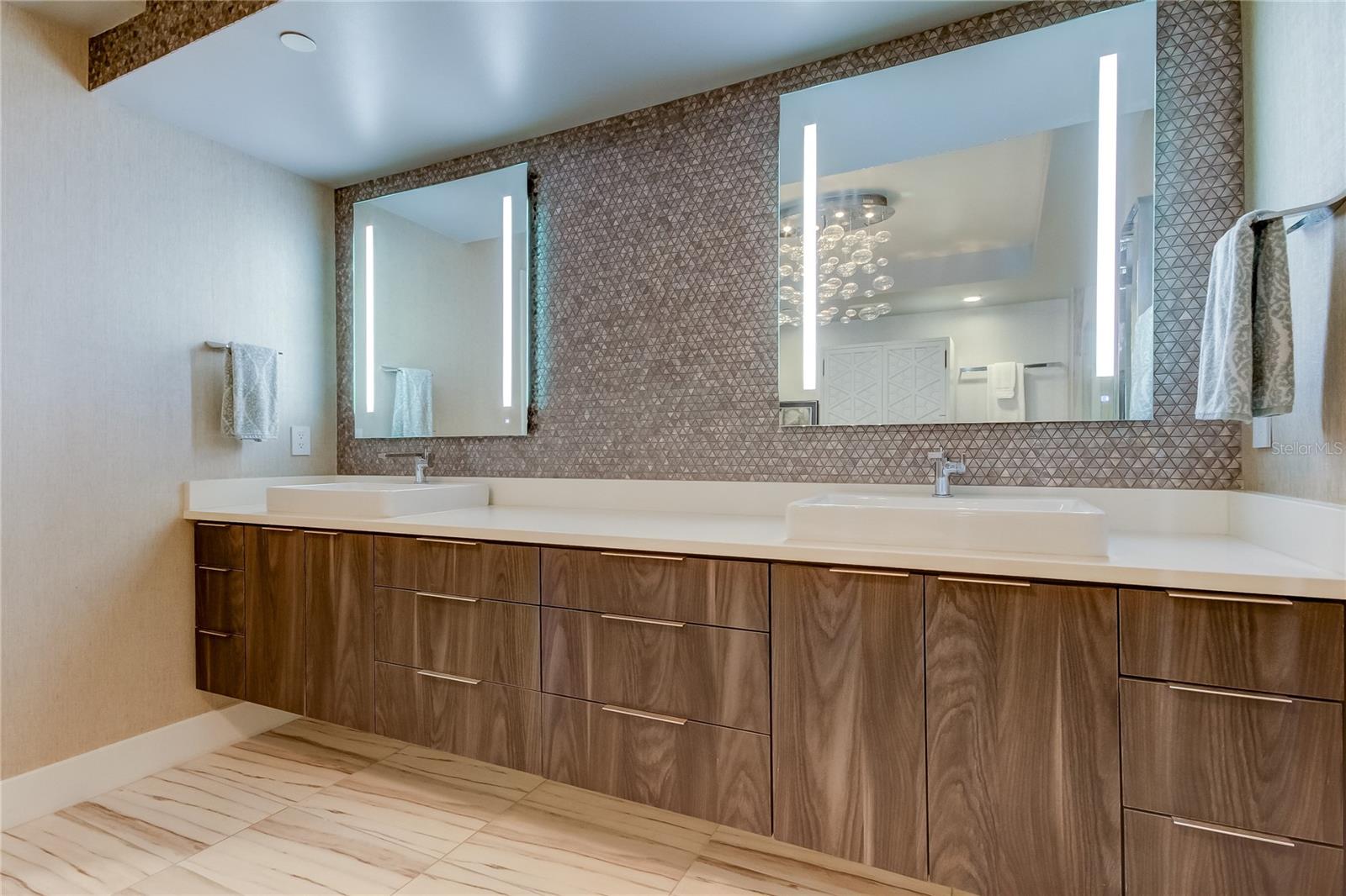 ONELLA CONDO - Residential