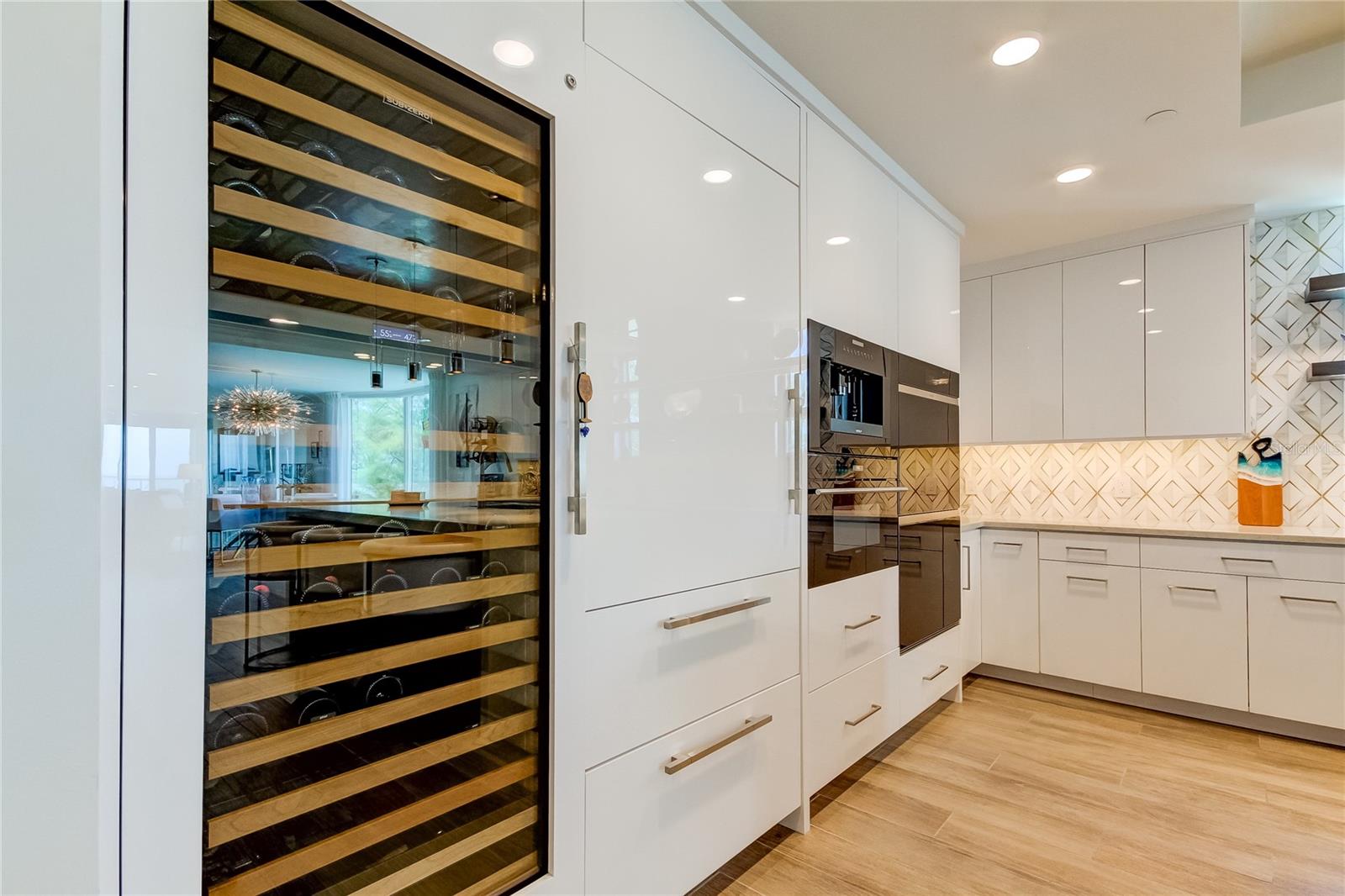 ONELLA CONDO - Residential