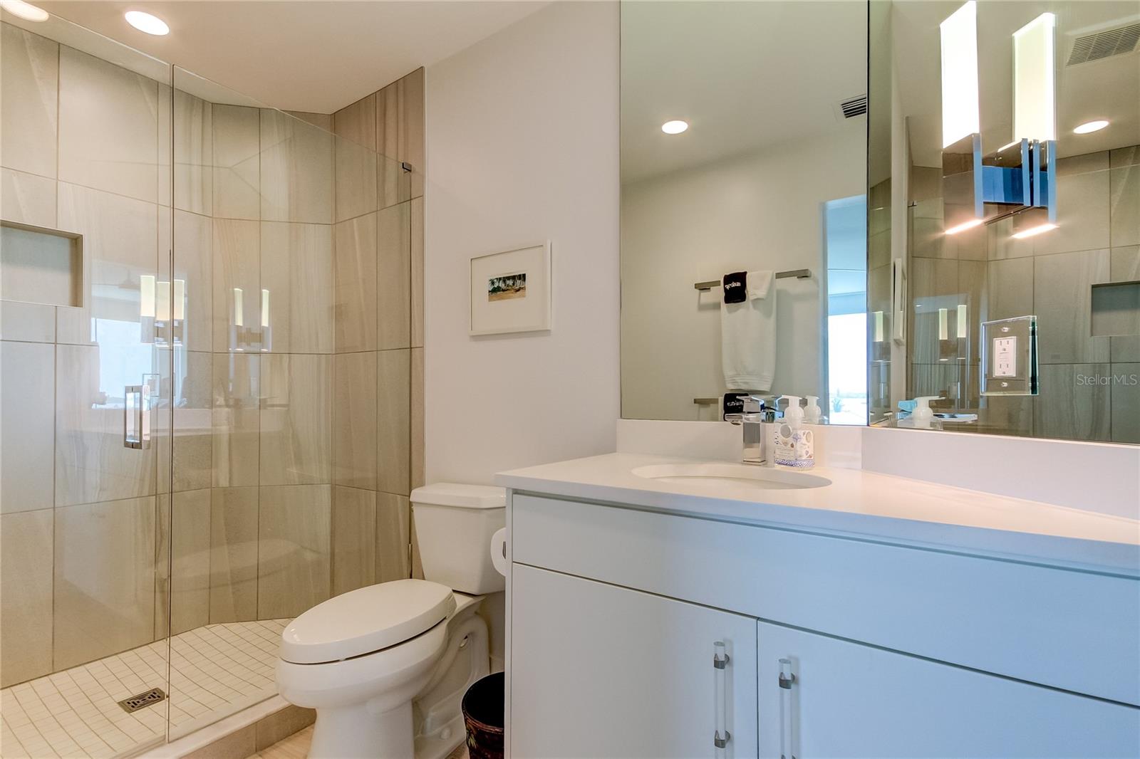 ONELLA CONDO - Residential