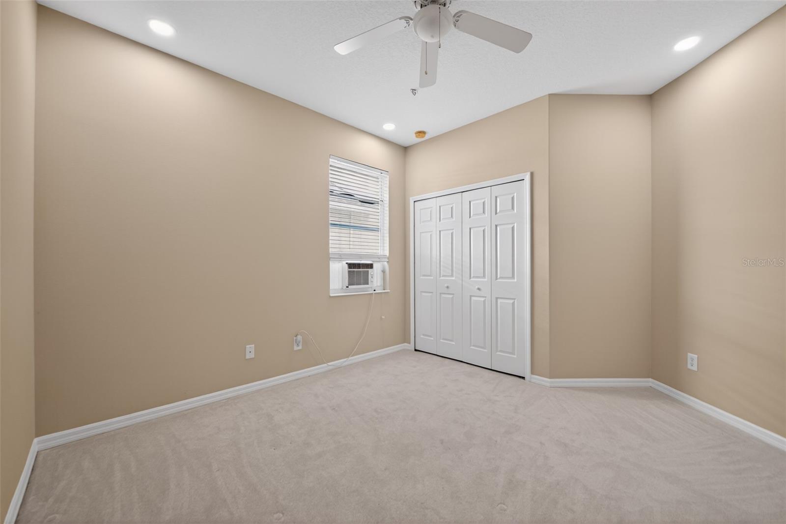 NEWBURY PARK - Residential