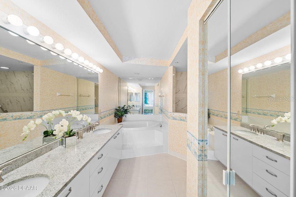 TOWERS AT PONCE INLET TOWER 01 CONDO - Residential