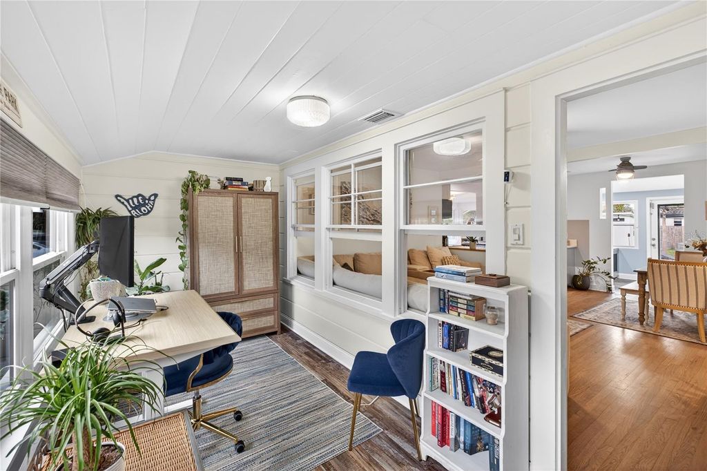 Photo of 1433 W Smith Street, Orlando, FL 32804 (MLS # O6390267)