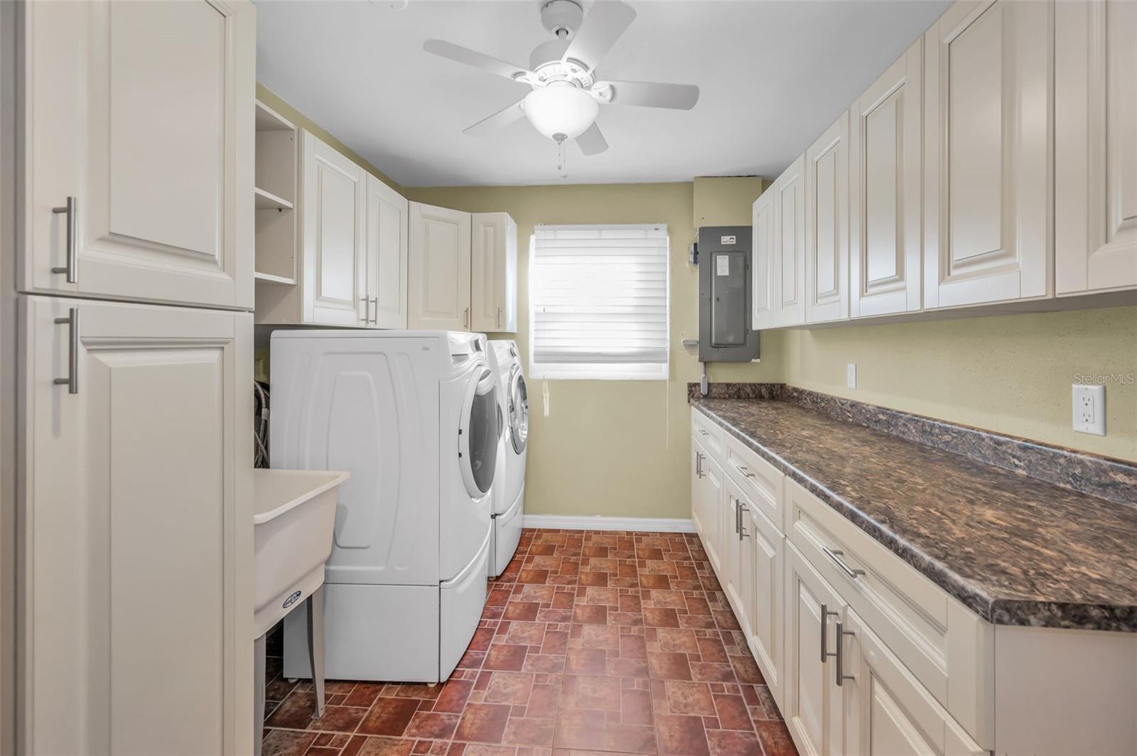 BARDMOOR GOLF VIEW ESTATE 2ND ADD - Residential