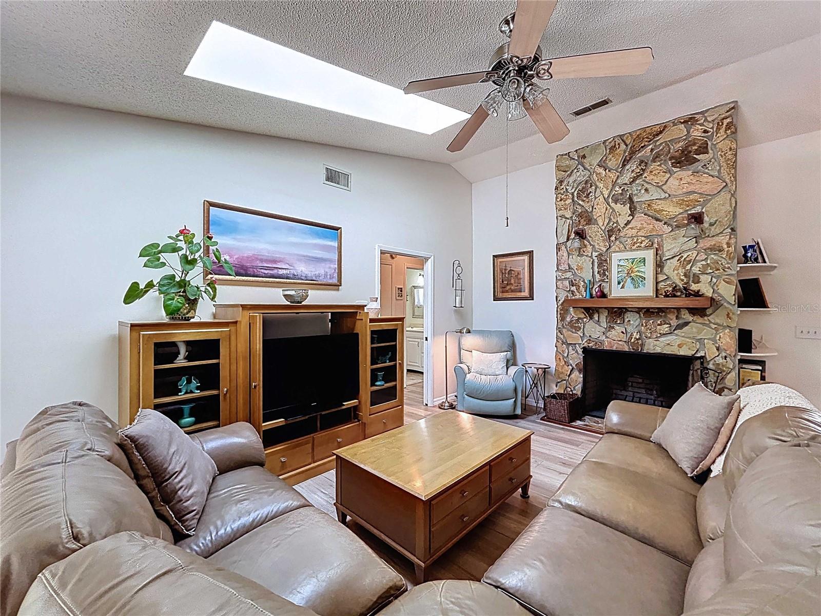 COUNTRY PLACE UNIT VI - Residential