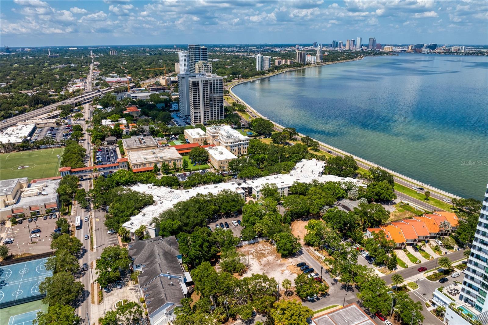 3325 BAYSHORE BOULEVARD E14